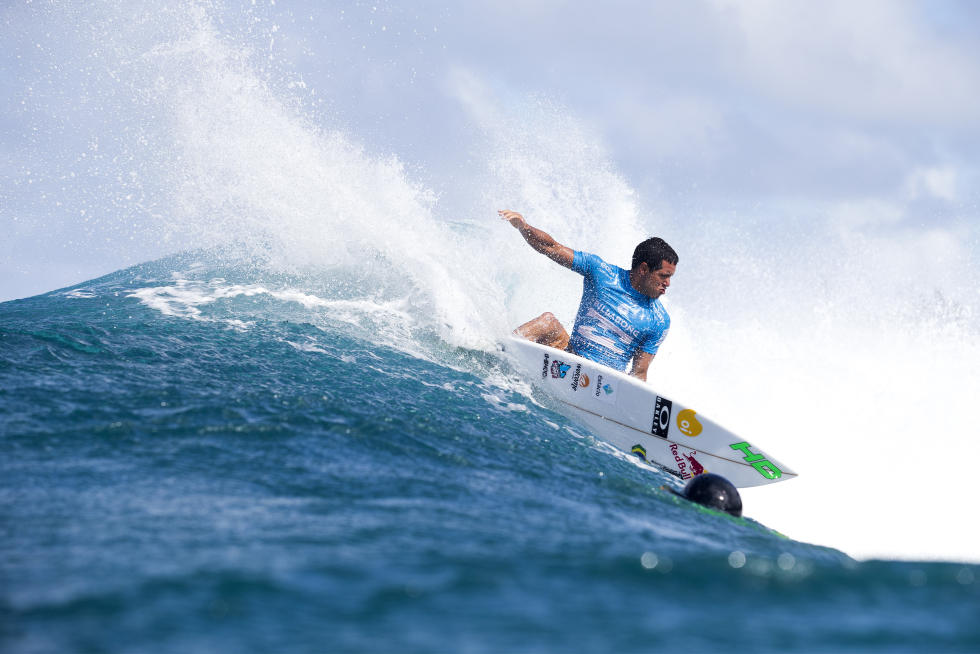 adriano de souza billabong pipe masters