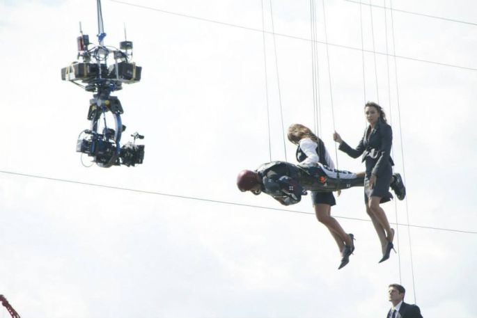 UNE BASE JUMPEUSE DANS IRON MAN 3 !