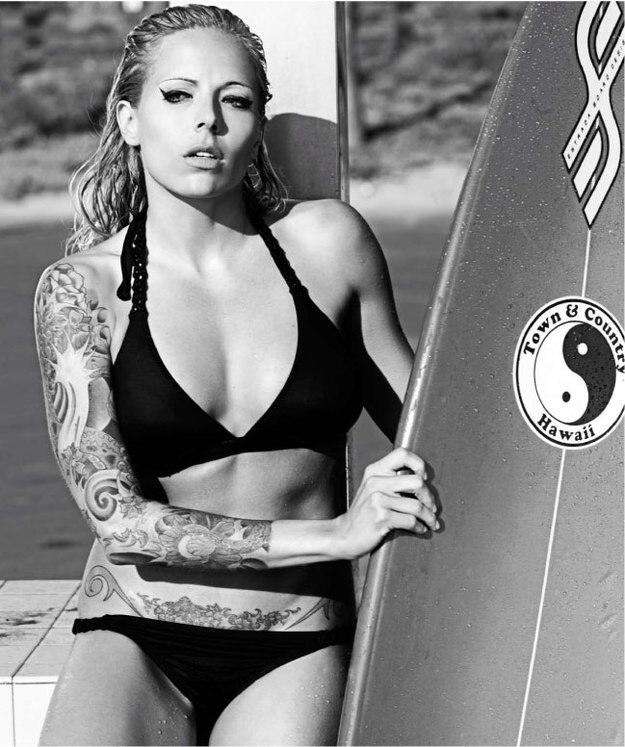 Tatouage surf pinup