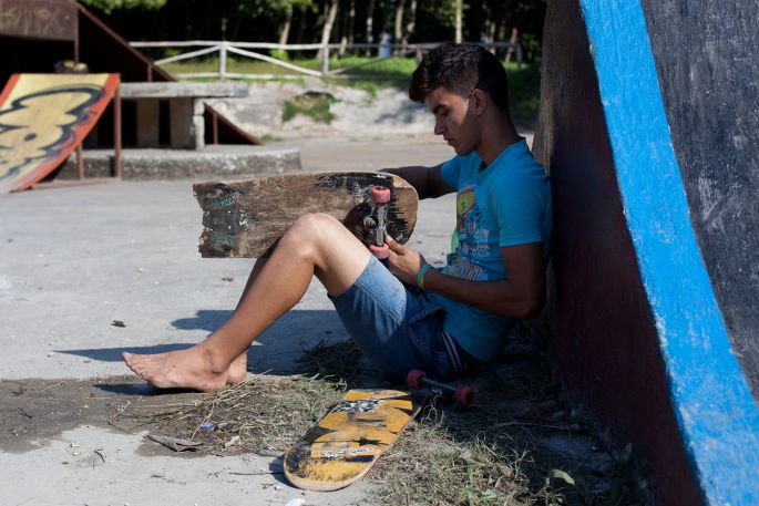 Un skater récupère des roues