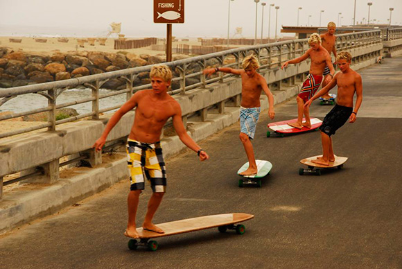 transformer surf en skateboard