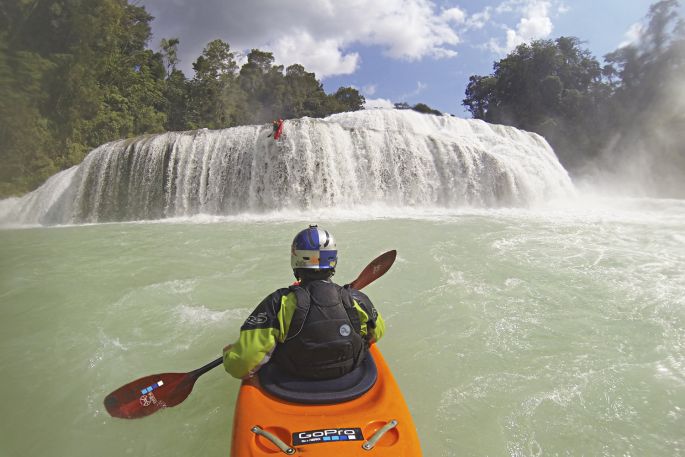 KAYAK EXTRÊME : RAFA ORTIZ ENCHAINE LES CHUTES