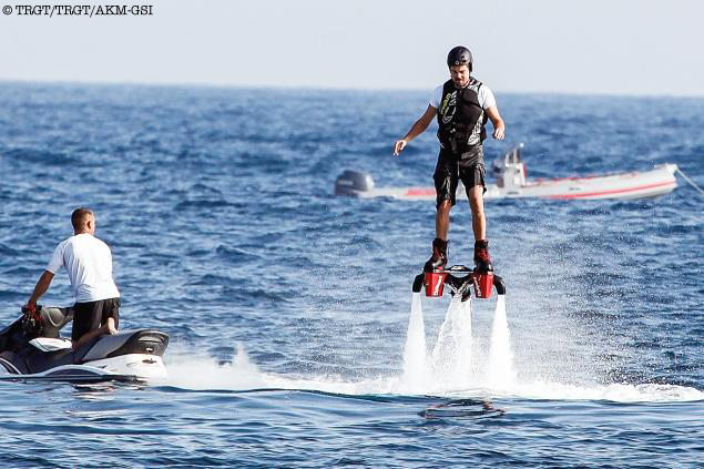 LEONARDO DICAPRIO S’ECLATE EN FLYBOARD !