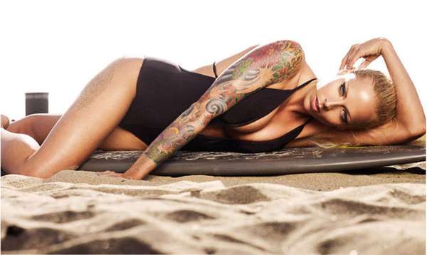 Tatouage surf pinup