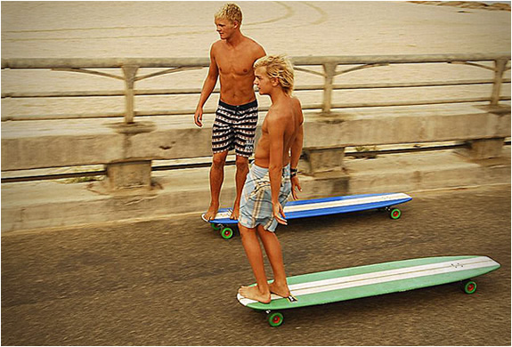 transformer surf en skateboard