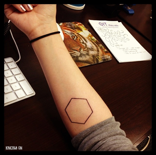 tatouages minimalistes