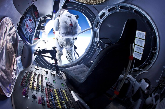 UN NOUVEAU DOCUMENTAIRE SUR RED BULL STRATOS !