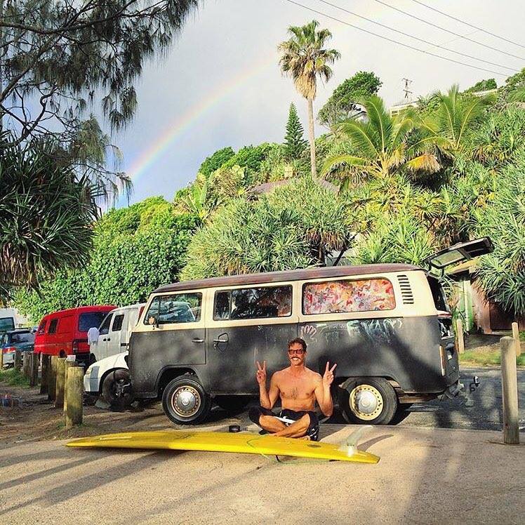 Le combi van VW et le surf, une belle et longue histoire d'amour.