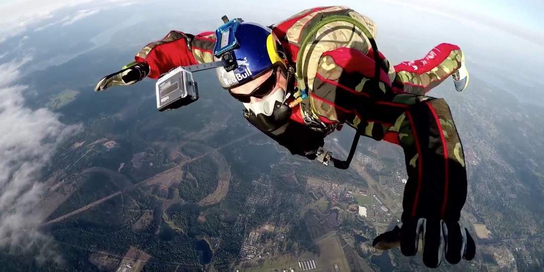 Luke Aikins va sauter sans parachute à plus de 7000 m d'altitude