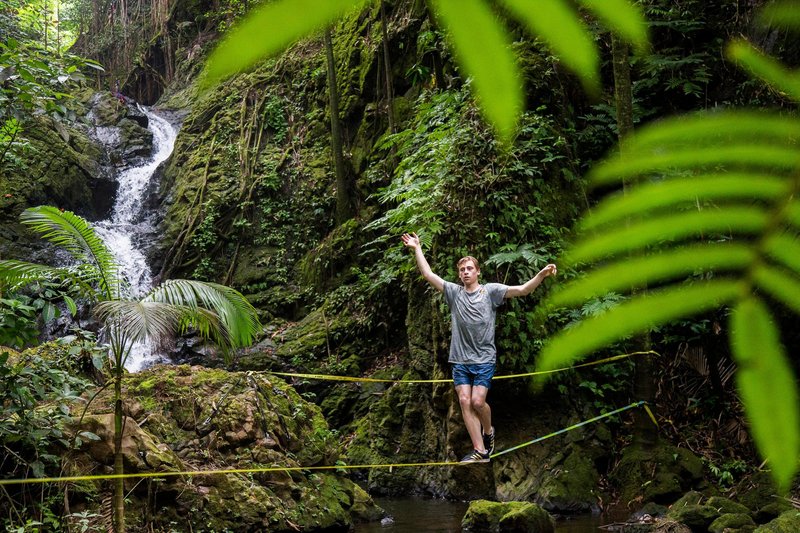 slackline a Bis Island pour Alex Mason @Redbull