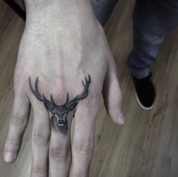 deer-finger-tattoo