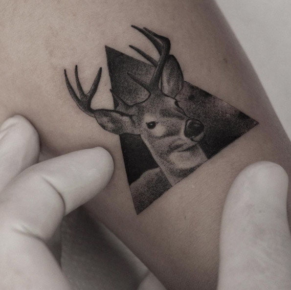 tiny-stag-tattoo