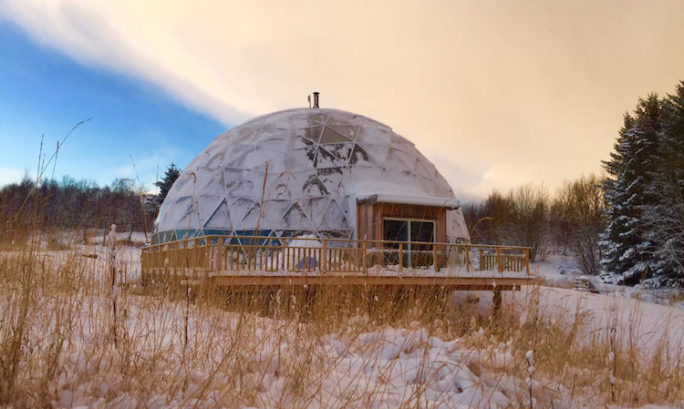 nature-house-snow