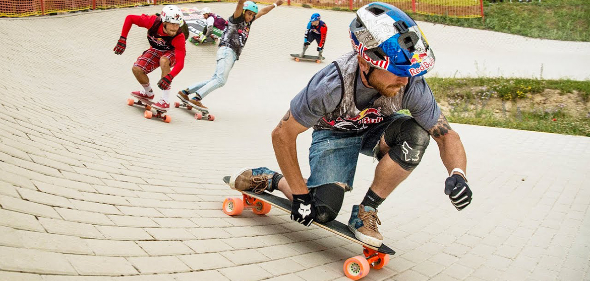 Red Bull Feel the Wheel une course de longboard sur un pumptrack