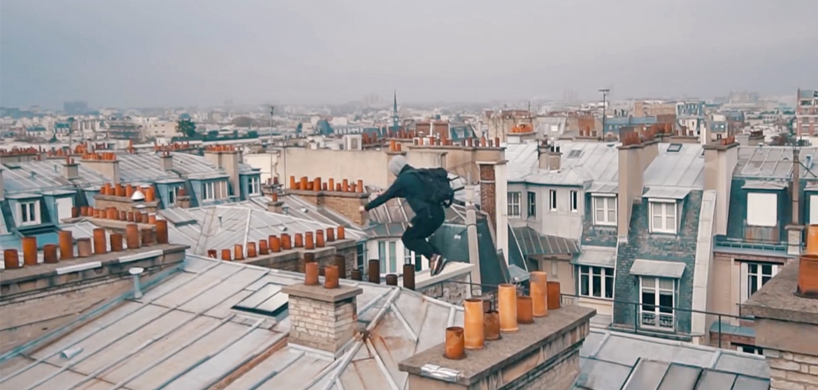 Une session de parkour sur les toits de Paris aves la West Coast Family