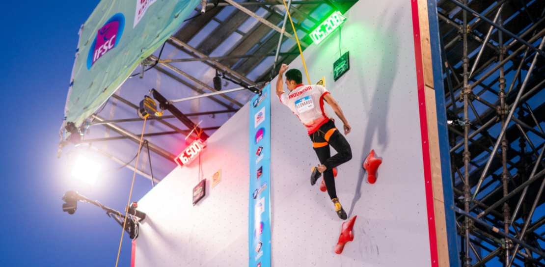 Vidéo Record du monde d'escalade de vitesse en 5,208 secondes