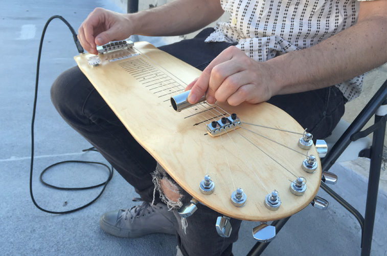 lap skate guitar