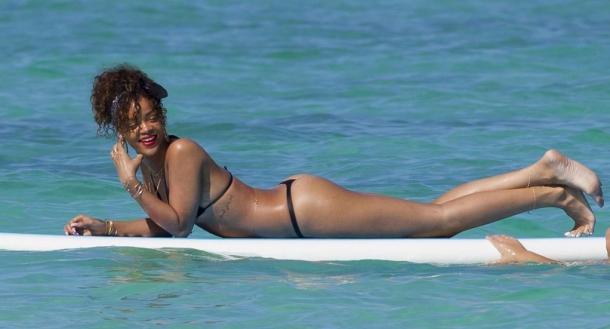 TOP 10 DES STARS QUI SE LA JOUENT SURFEUSES SEXY ! 