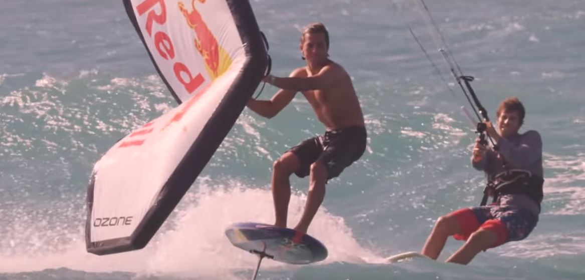 Kai Lenny invente le wing surfing
