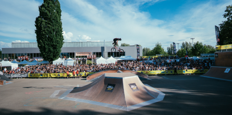 Strasbourg: La trottinette freestyle règne sur les skateparks et les «coins  de villes»