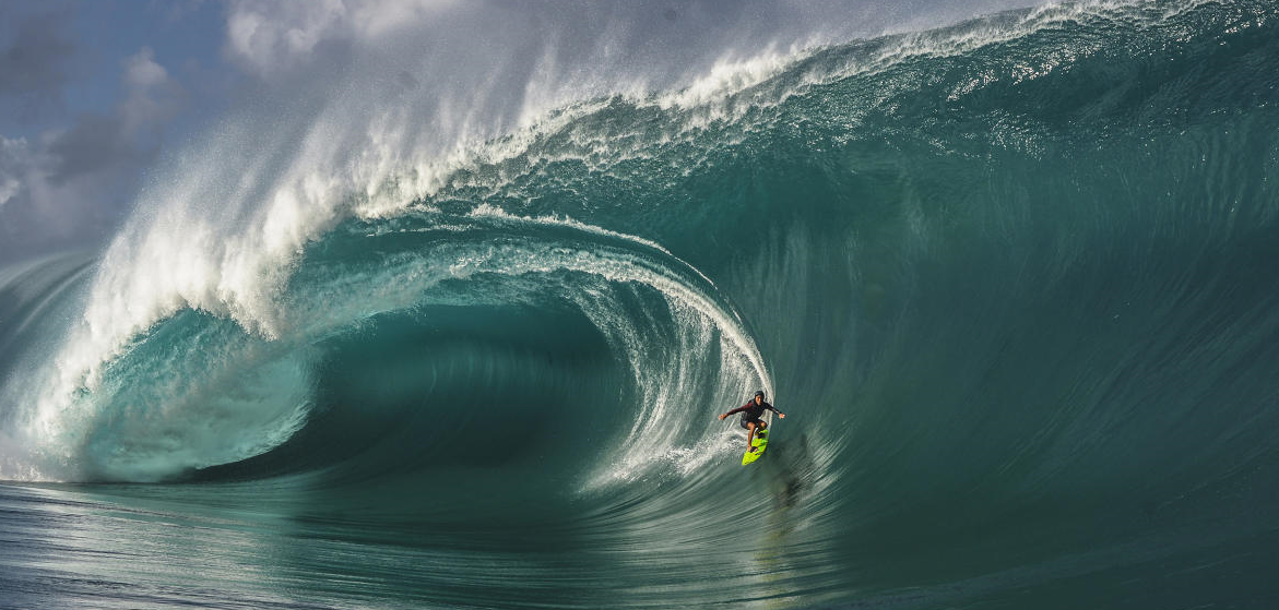 La sublime vague d'Ariihoe Tefaafana à Teahupoo sélectionnée aux Big Wave Awards