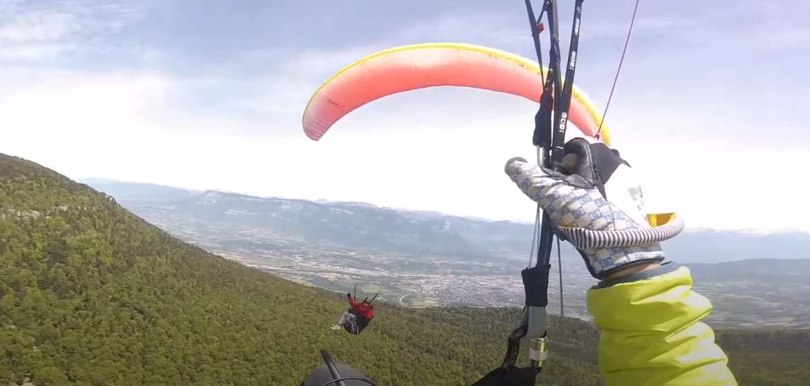 Collision et crash entre deux parapentistes en Savoie