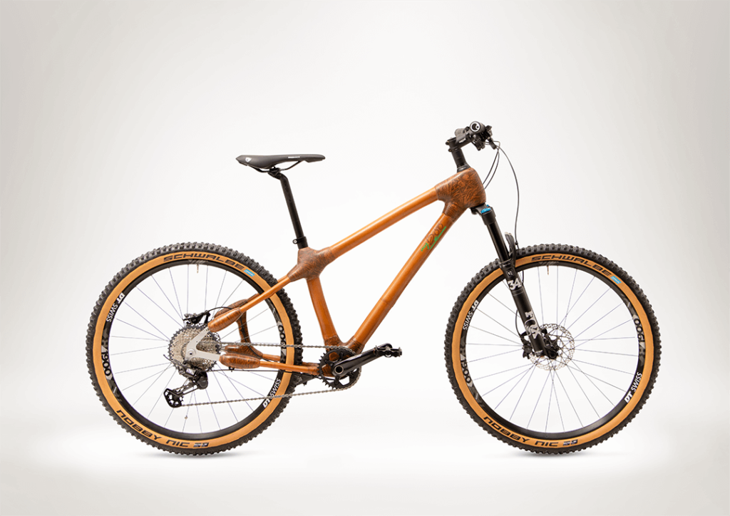 Des velos de course et VTT electriques en bambou